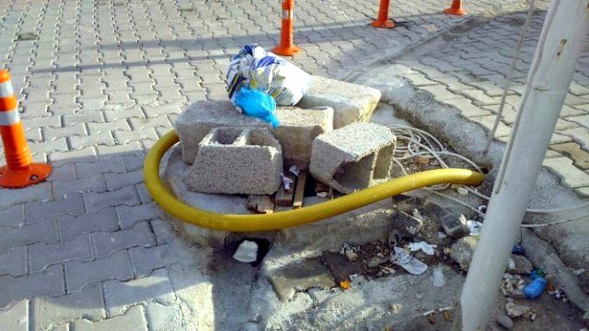 Özel Hastanenin Önündeki Kuyu Korkutuyor