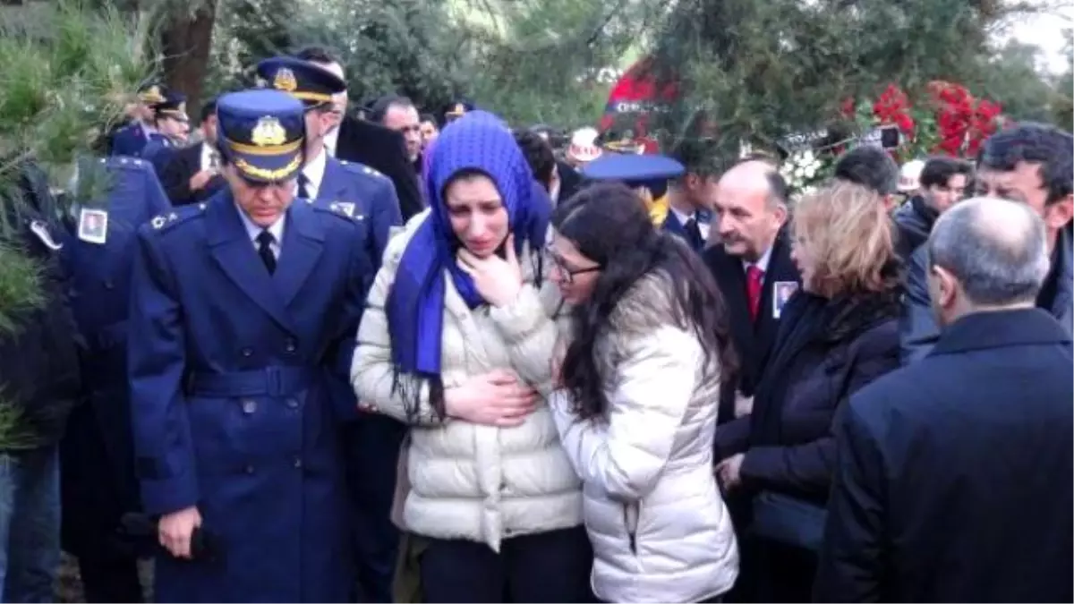 Şehit Pilot Üsteğmen Özkaya, İzmir'de Toprağa Verildi (2)