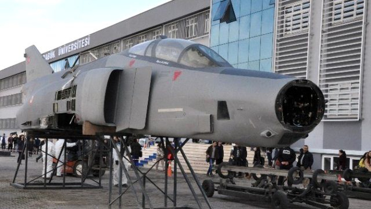 Türkiye\'nin En Büyük ve En Ağır Bombardıman Uçağı Kbü\'de