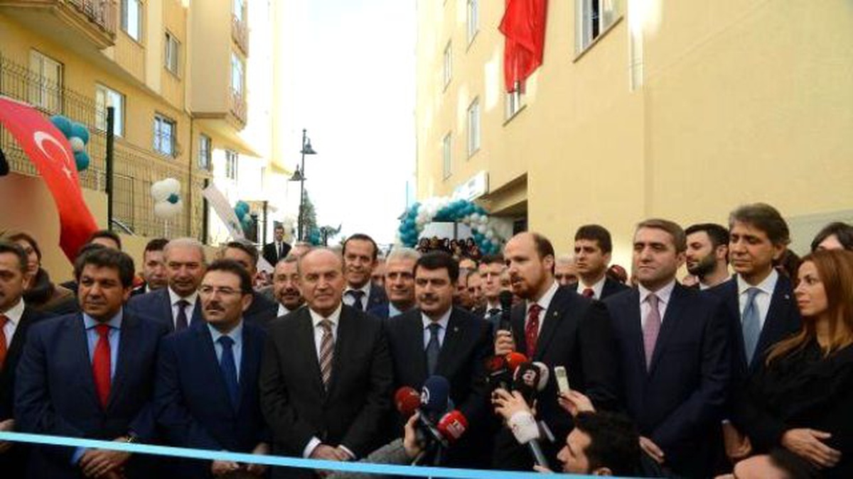 Vali Konuşmaya Hazırlanırken Sunucu Bilal Erdoğan\'ı Anons Etti....