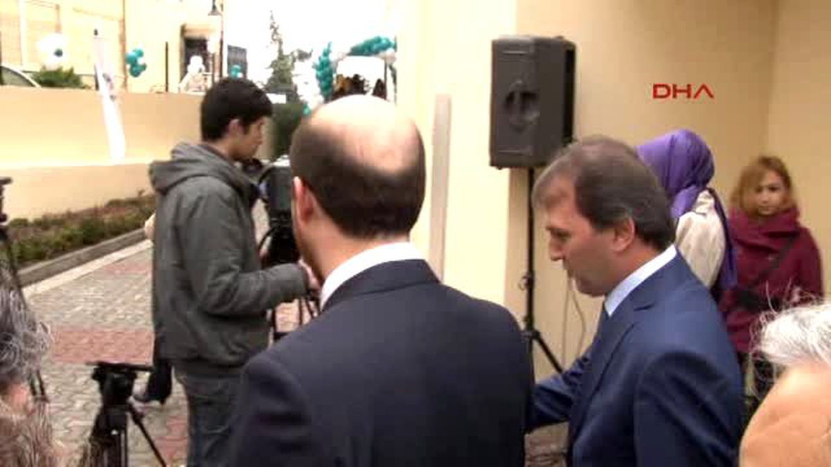 Vali Konuşmaya Hazırlanırken Sunucu Bilal Erdoğan\'ı Anons Etti