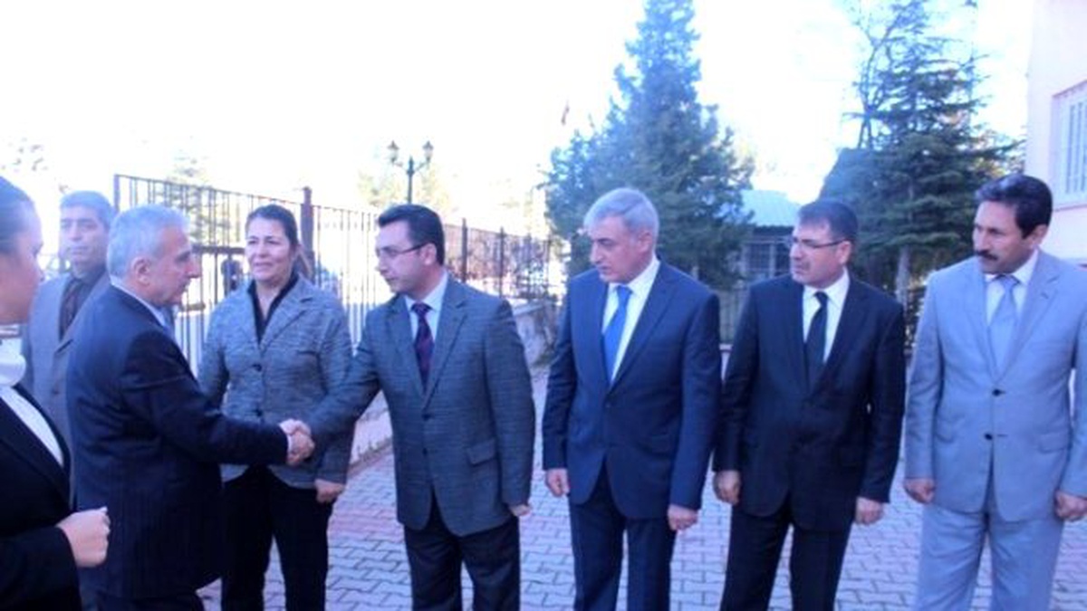 Vali Sülayman Kamçı, Yazıhan\'da İncelemelerde Bulundu