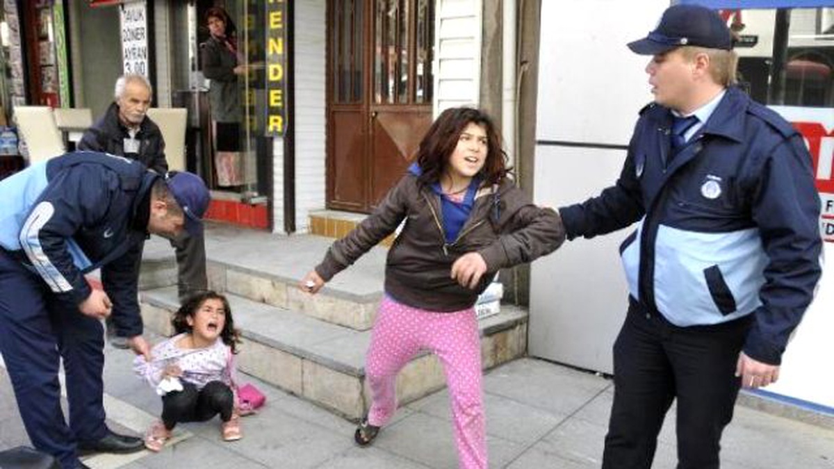Suriyeli Dilencileri Yakalayıp Kayıt Altına Aldı
