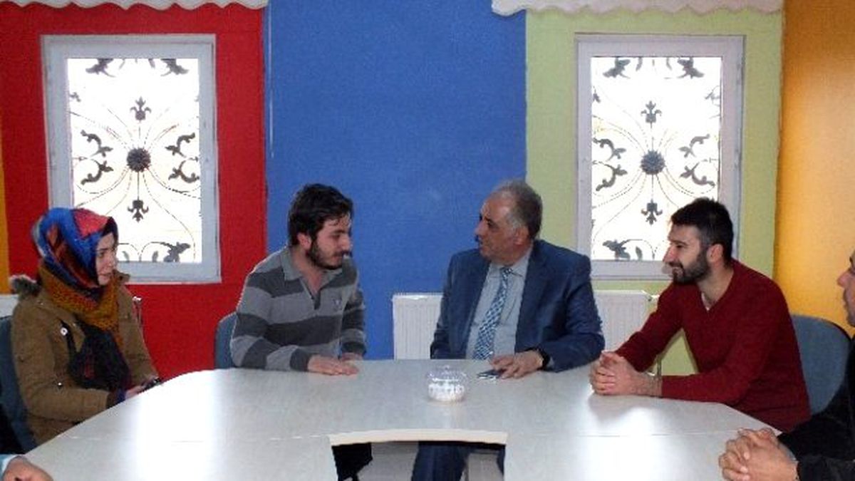 AK Parti Van Milletvekili Aday Adayı Kandaşoğlu\'dan Yyü Öğrenci Konseyi\'ne Ziyaret
