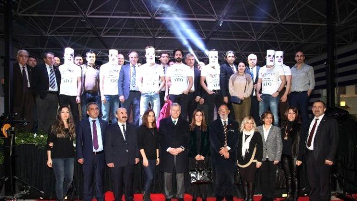 ATO\'dan Kadına Şiddete Karşı Erkek Mankenli Defile