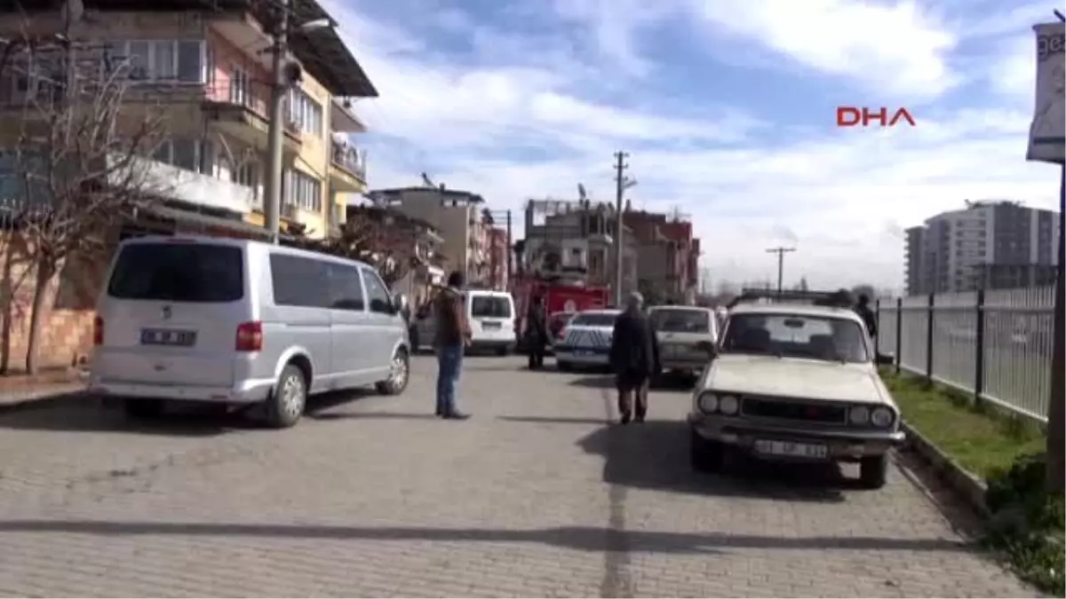 Aydın Aranan Şüpheli Polisi Kapıda Görünce Çatıya Çıktı