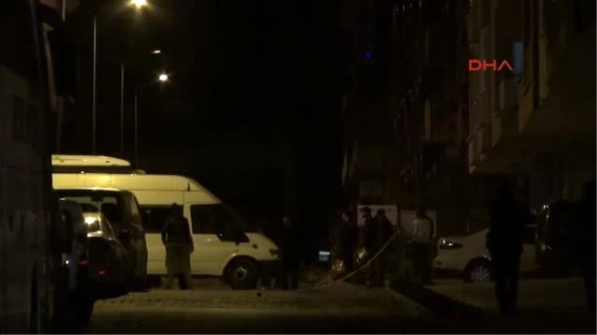 Bağcılar\'da Polise Ses Bombalı Saldırı...