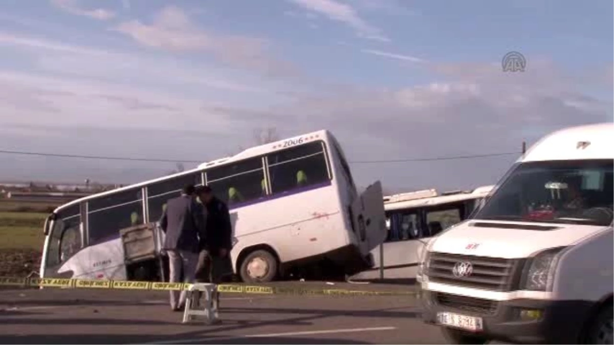 Bursa\'da İki Servis Midibüsü Çarpıştı: 2 Ölü