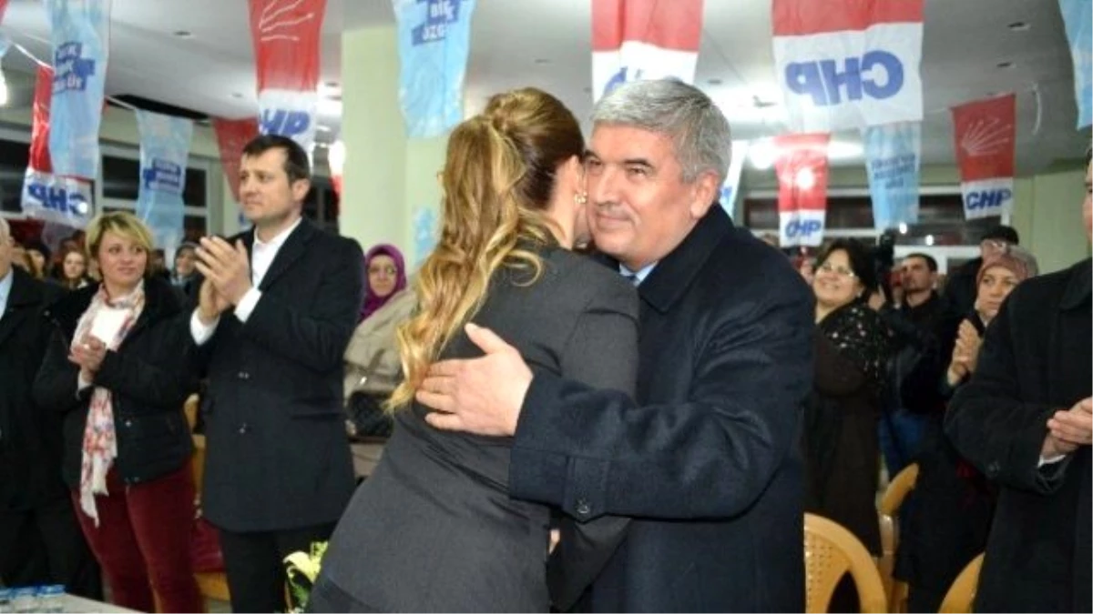 CHP\'li Belediye Başkanının Kızı Milletvekilliğine Soyundu