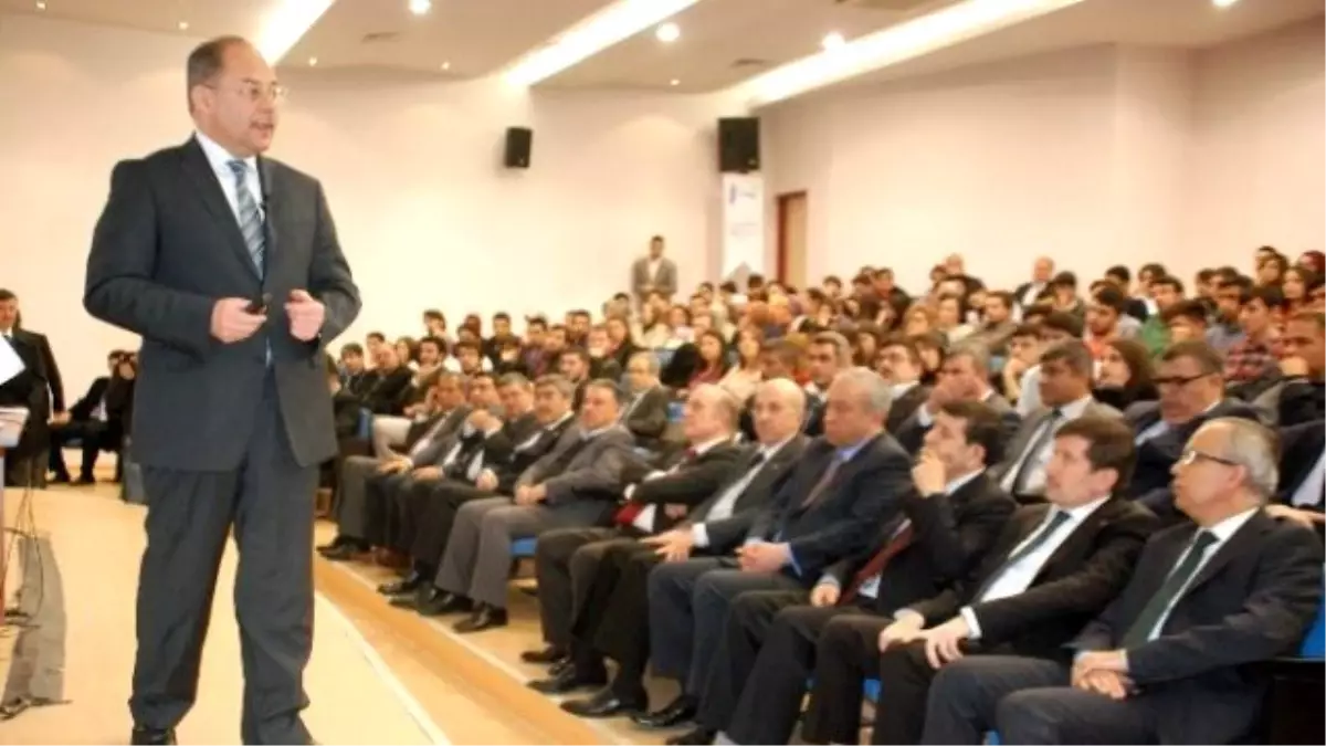 Eski Sağlık Bakanı Akdağ, Gaziantep Üniversitesi\'nde Konferans Verdi