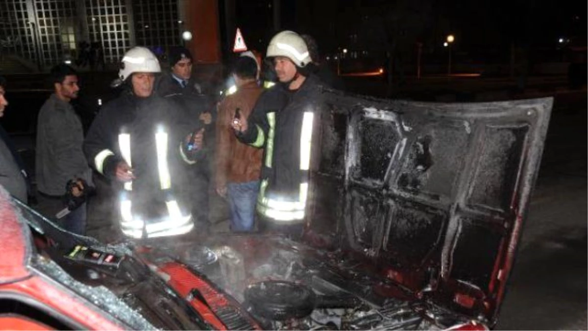 Gaziantep\'te Seyir Halindeki Otomobil Yandı