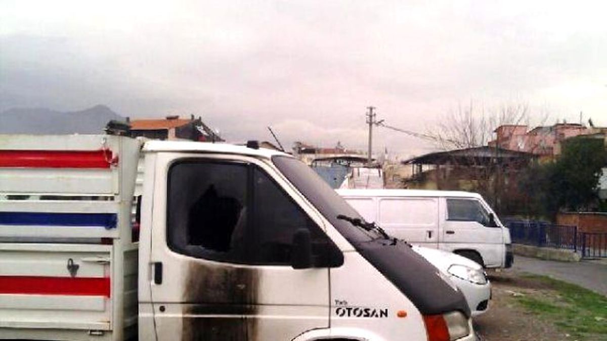 Hurdacı\'nın Kamyoneti Kundaklandı