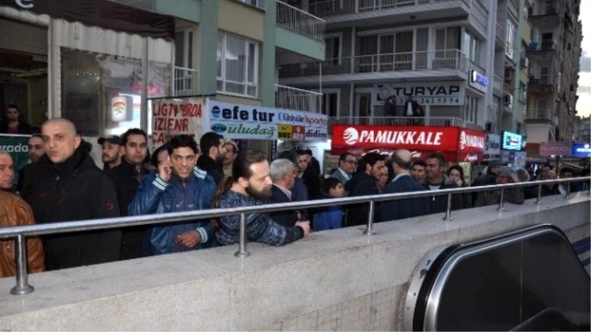 İzmir Metrosunda Yürüyen Merdiven Kazası: 20 Yaralı