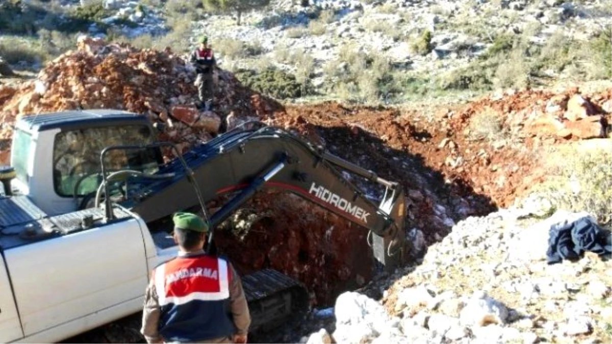 Kaçak Kazı Yapan 2 Kişi Suçüstü Yakalandı