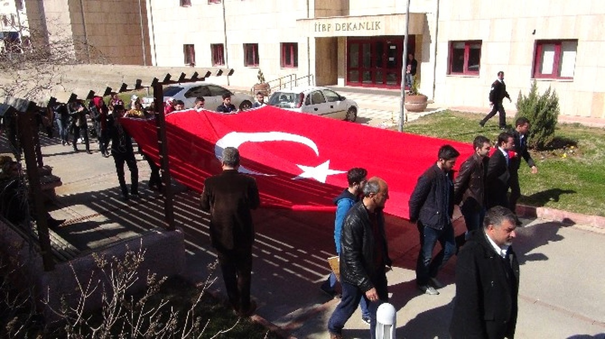 Öğrenciler, Fırat ve Özgecan İçin Yürüdü