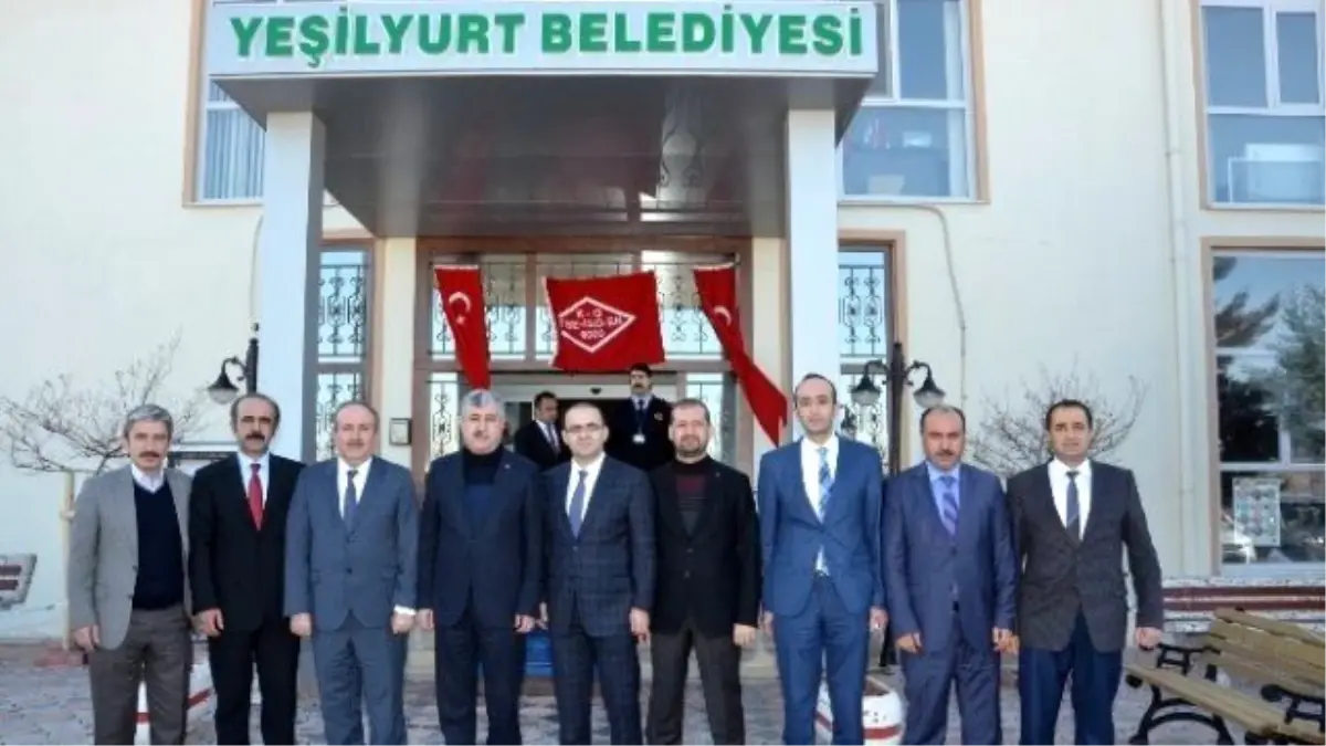 Taha Özhan Yeşilyurt Belediyesini Ziyaret Etti