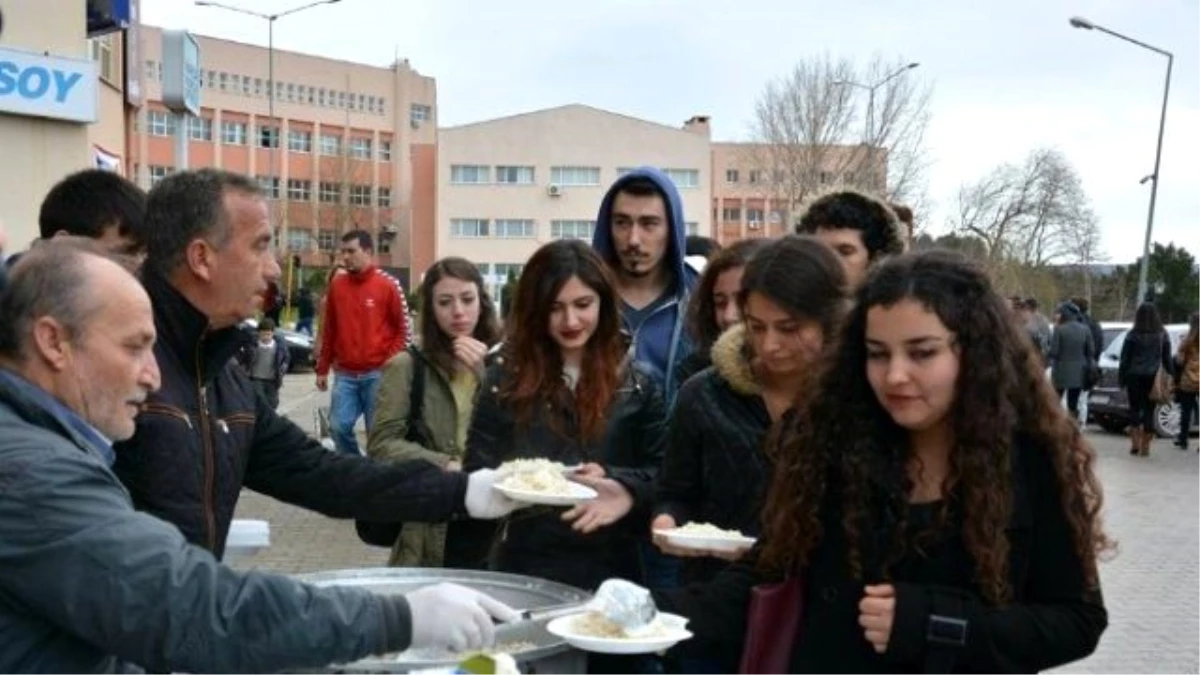 Ülkü Ocakları, Fırat Çakıroğlu ve Özgecan Aslan\'ı Unutmadı