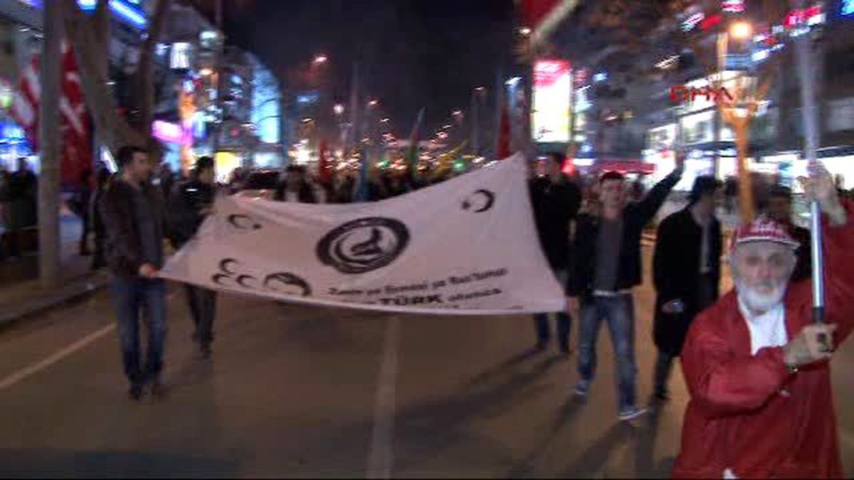 Ülkü Ocakları Üyeleri Hocalı Katliamı İçin Bağdat Caddesi\'nde Yürüdü