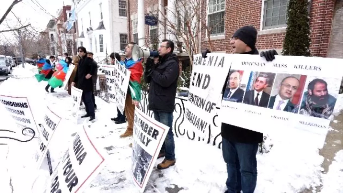 ABD\'deki Ermeni Elçiliği Önünde Hocalı Protestosu