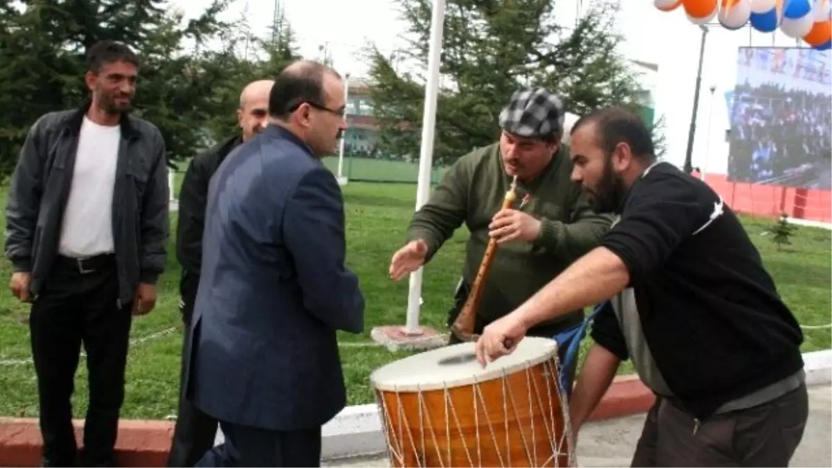 Aday Adaylarına Davul Zurnalı Karşılama