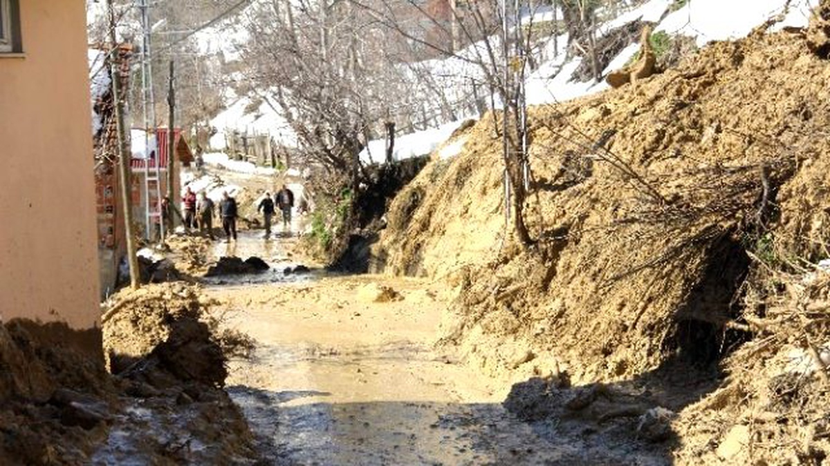 Afad, Heyelan Bölgesinde İncelemede Bulundu
