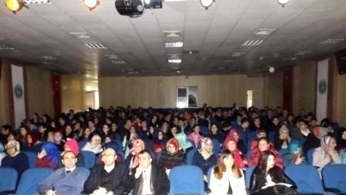 Bartın\'da Necip Fazıl Şiirlerini Ezbere Okuma Yarışması Yapıldı