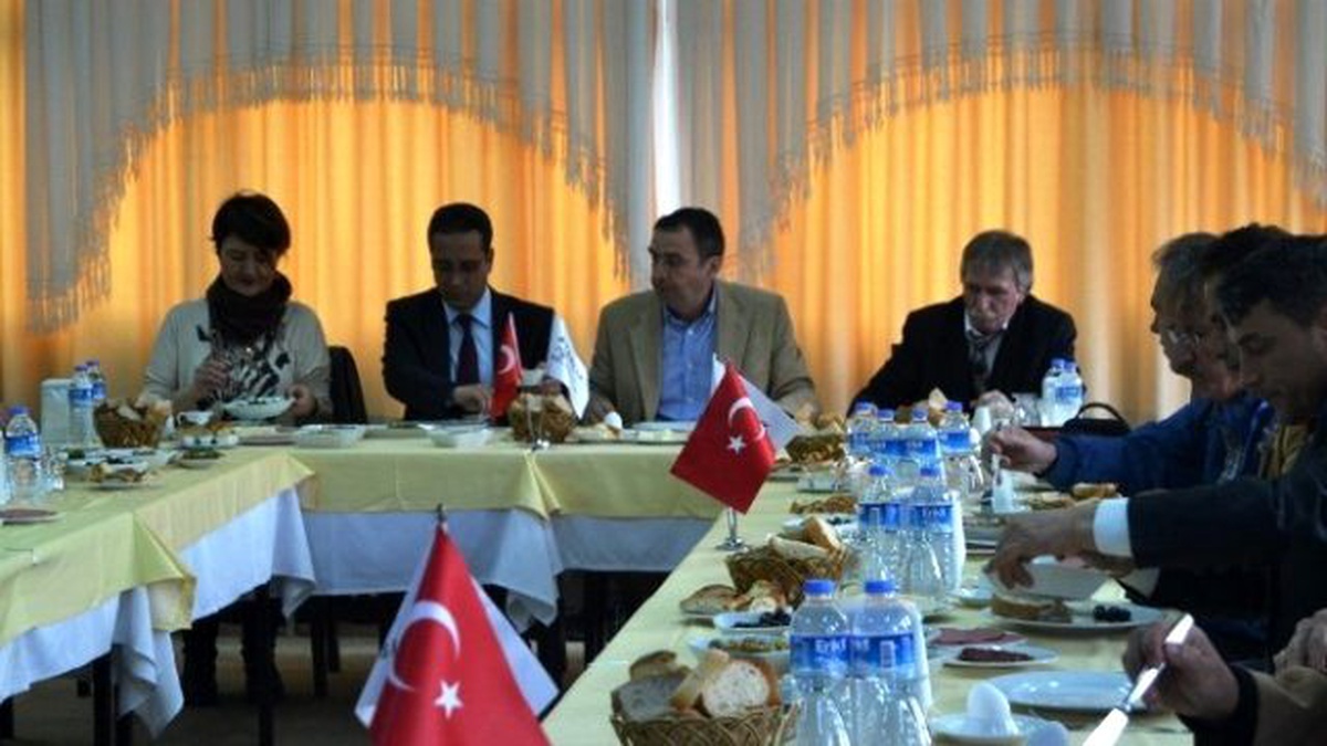 Başkan Gençer Mahalle Muhtarlarıyla Bir Araya Geldi