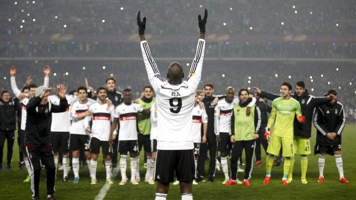 Beşiktaşlı Futbolcuların Tur Sevinci