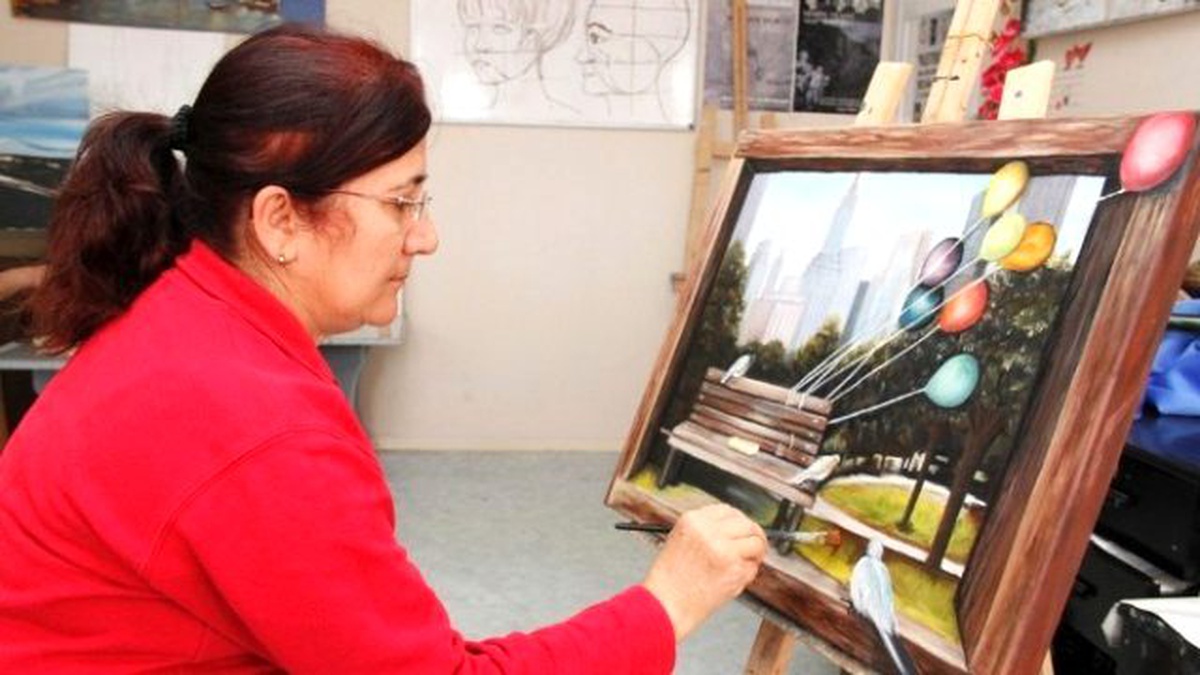 Bucalı Kadınlar Resim Yaparak Gelir Sağlıyor