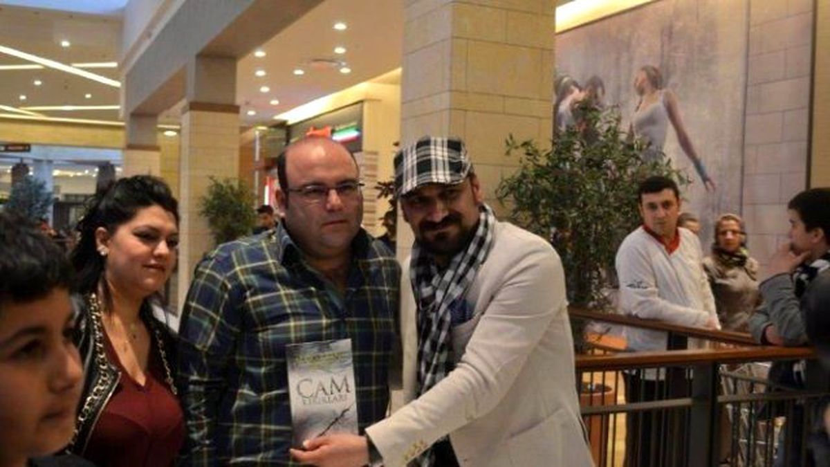 Cam Kırıkları" Okuyucularıyla Buluştu