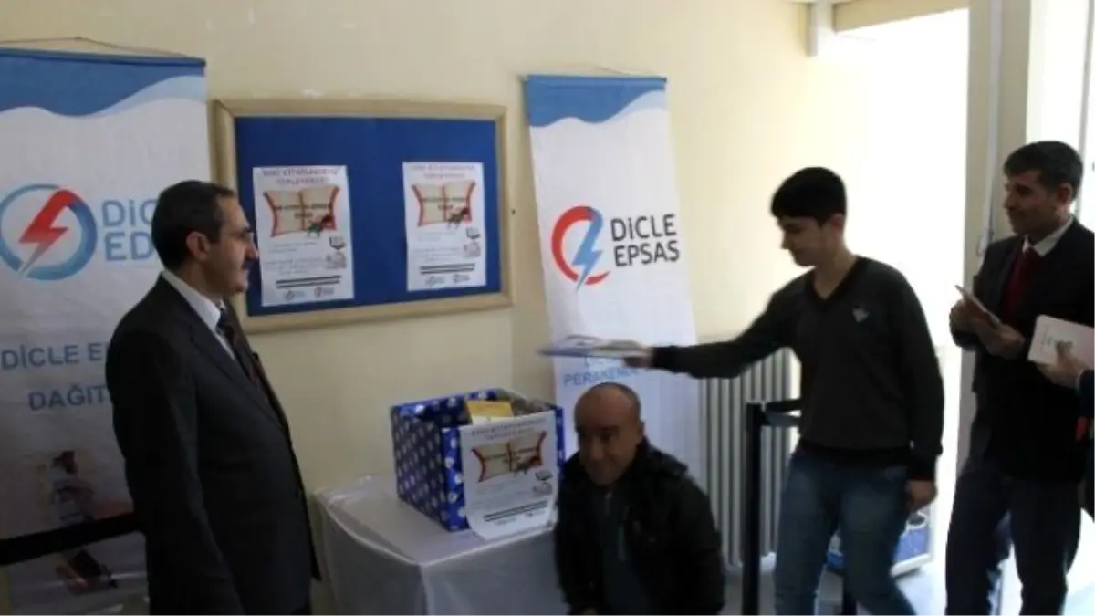 Dicle Elektrik\'ten İlköğretim Okuluna Kütüphane