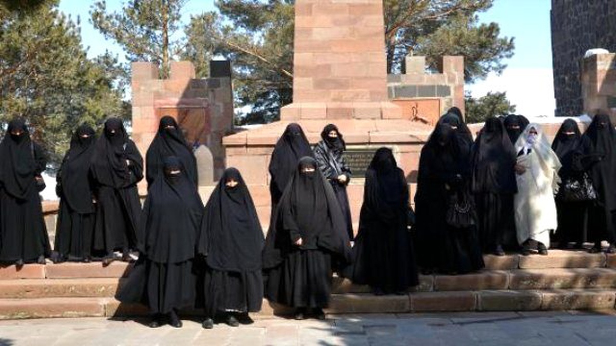 Erzurum\'un Çat İlçesinin Ağa Köyü Kadınlarından Tarihi Gezi