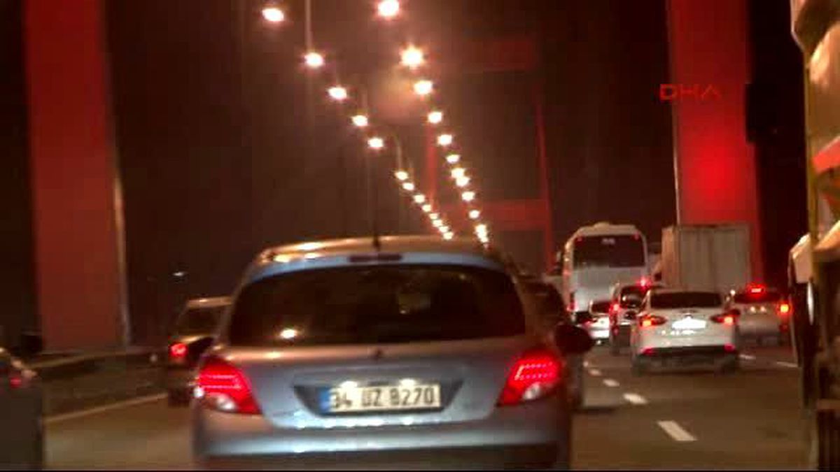 Fsm Köprüsü Üzerinde Halaylı Kutlama