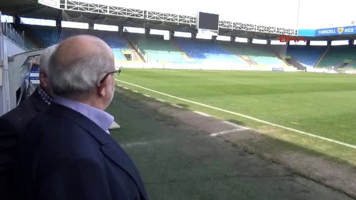 İmam, Çaykur Rizespor İçin Stadyumda Dua Etti