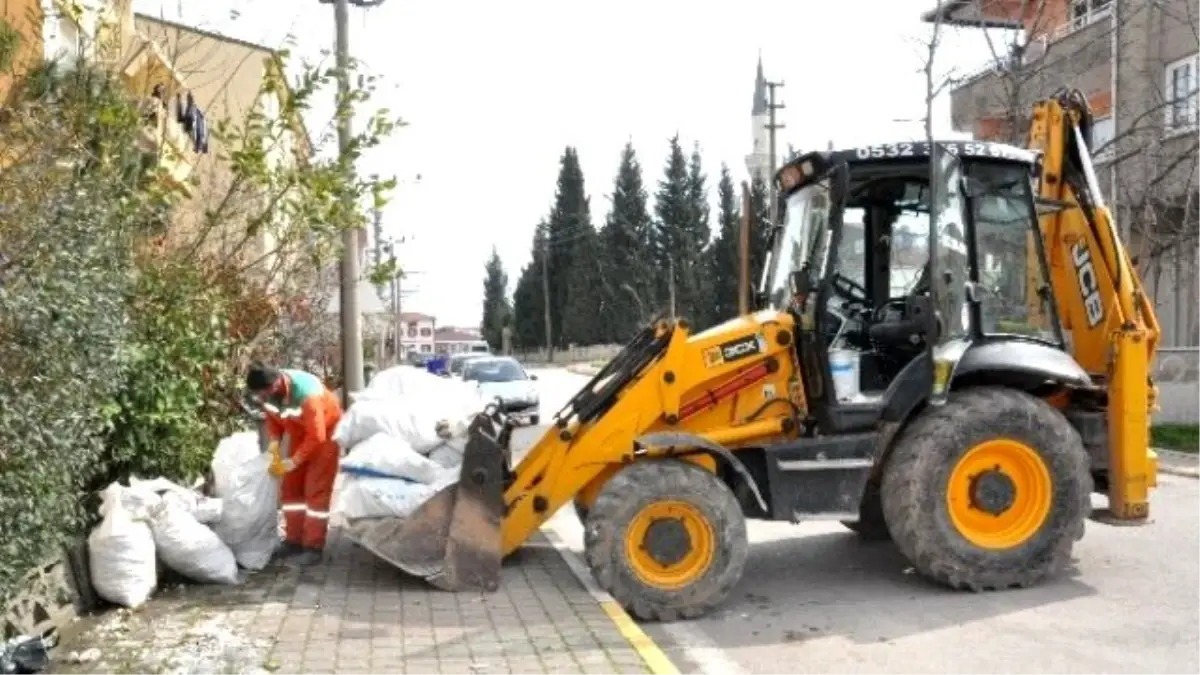 Körfez\'de Çevreye Bırakılan Molozlar Toplanıyor