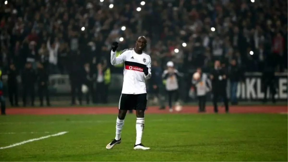 Liverpool Malzemecisi Kendisinden Su İsteyen Demba Ba\'yı Geri Çevirdi