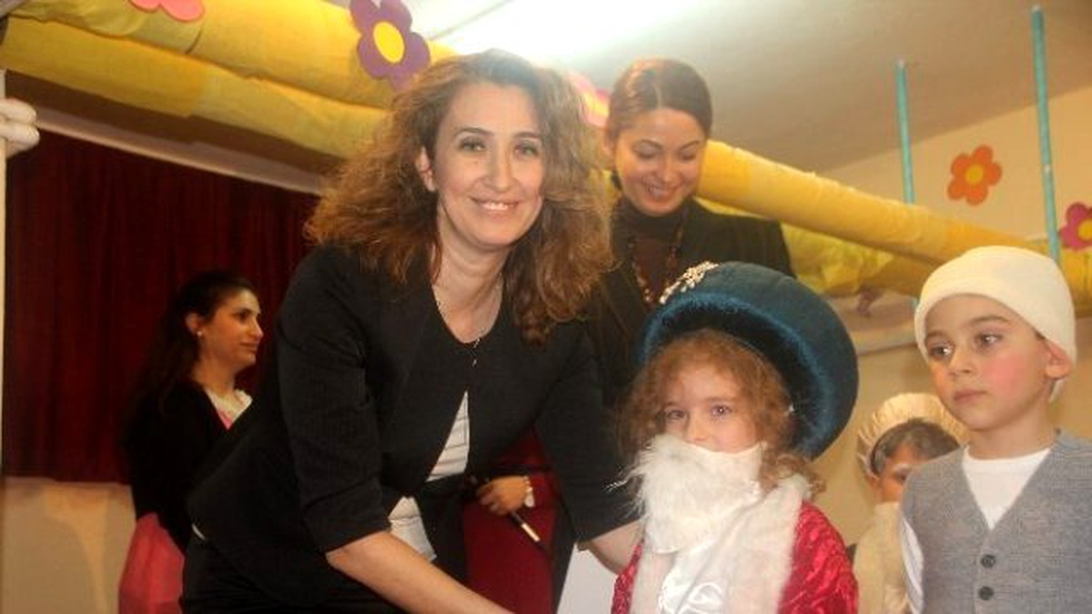 Minikler Fıkra Yarışmasında Kahkahalara Boğuldular