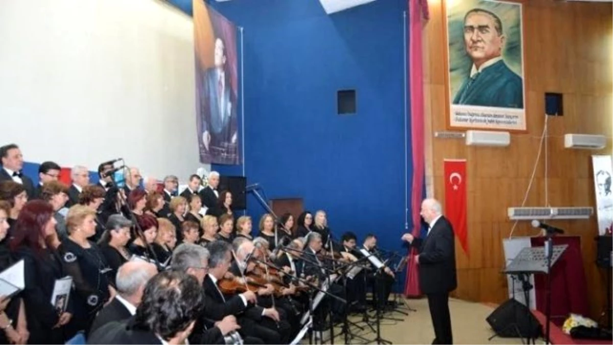 Tekirdağlılar Türk Sanat Müziği Konseri\'ne Akın Etti