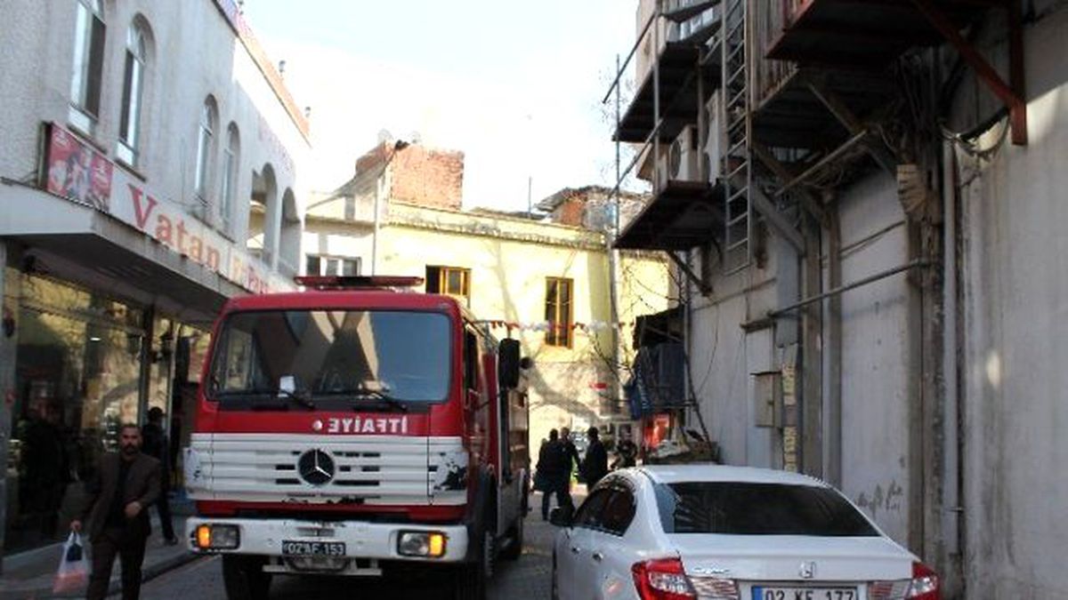 Adıyaman\'da Alışveriş Merkezinde Yangın