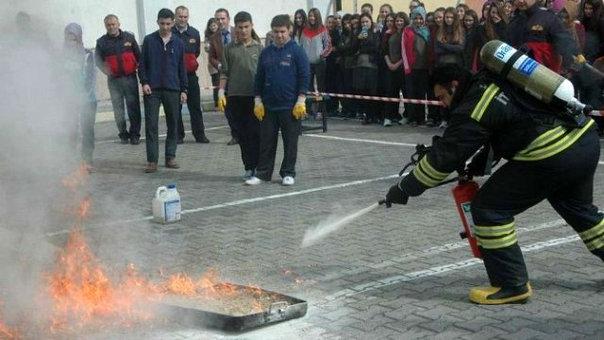 Alaplı\'da Okullarda Yangın Söndürme ve Kurtarma Tatbikatı