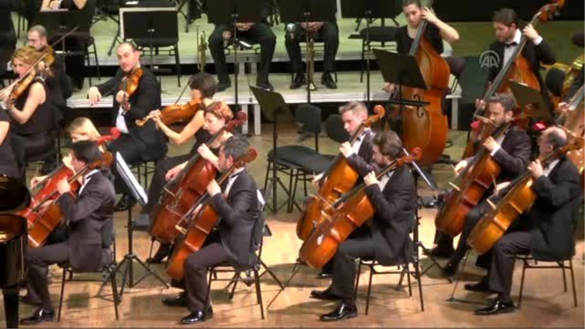 Antalya Devlet Senfoni Orkestrasını Ünlü Şef Rahbari Yönetti