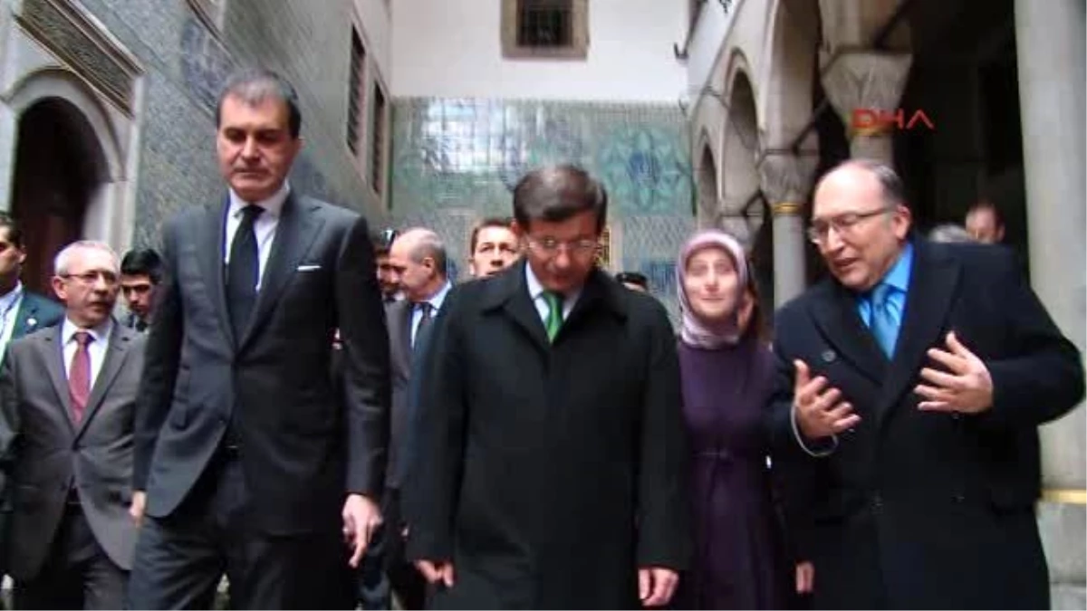 Başbakan Davutoğlu Karahisari Mushafı\'nın Tıpkı Basımının Tanıtım Toplantısına Katıldı