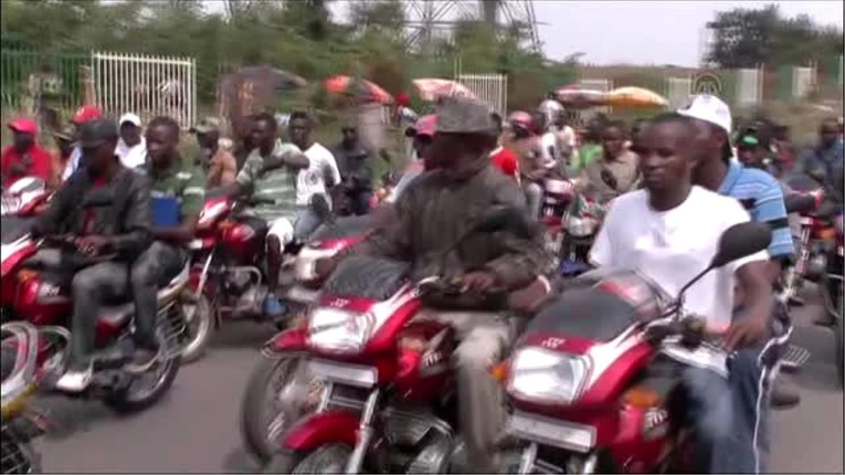 Burundi Devlet Başkanı Pierre Nkurunziza İçin Destek Yürüyüşü