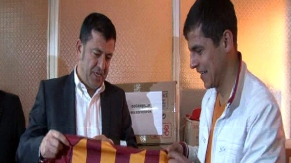 CHP Genel Başkan Yardımcısı Ağbaba, 29 Amatör Takıma Malzeme Yardımı Yaptı