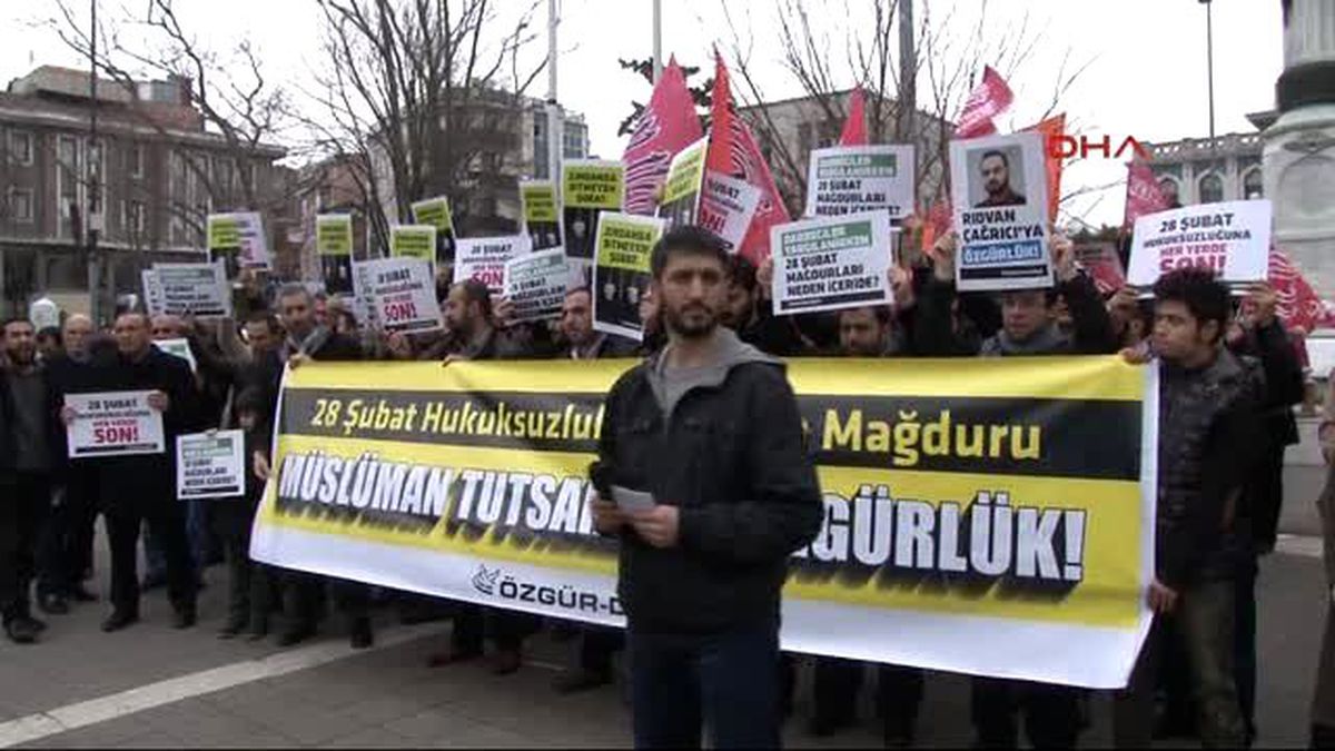 Fatih\'te 28 Şubat Protestosu
