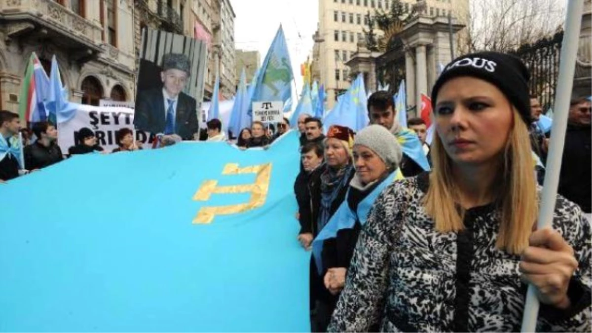 Kırım ve Ukraynalılar Ortak Protesto Gösterisi Yaptı