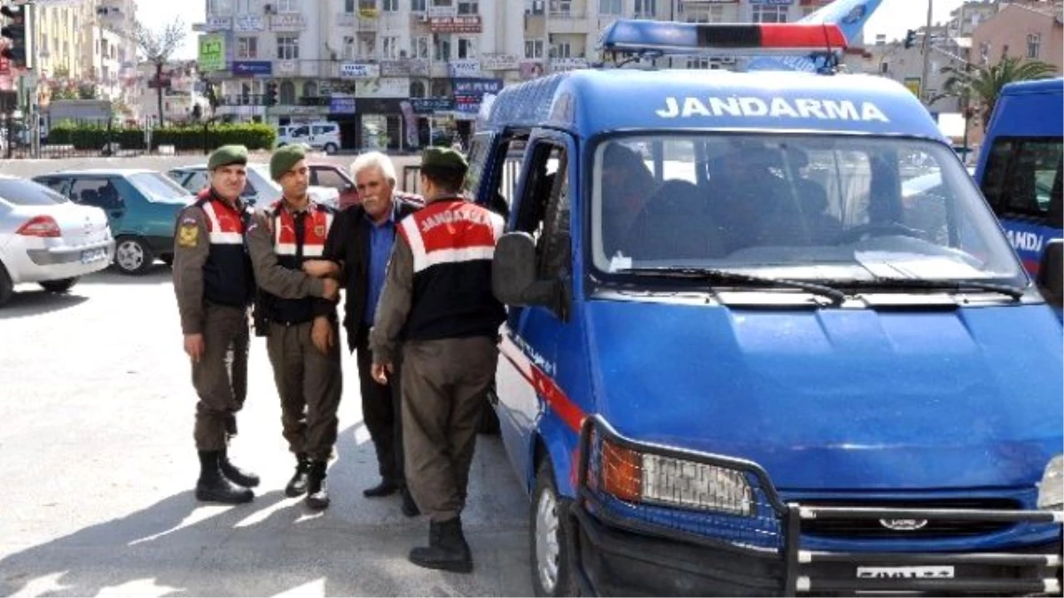 Limon Çalarken Suçüstü Yakalandılar