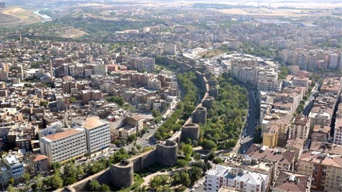 Öcalan\'ın Tarihi Çağrısı Diyarbakır\'da da Yankı Buldu