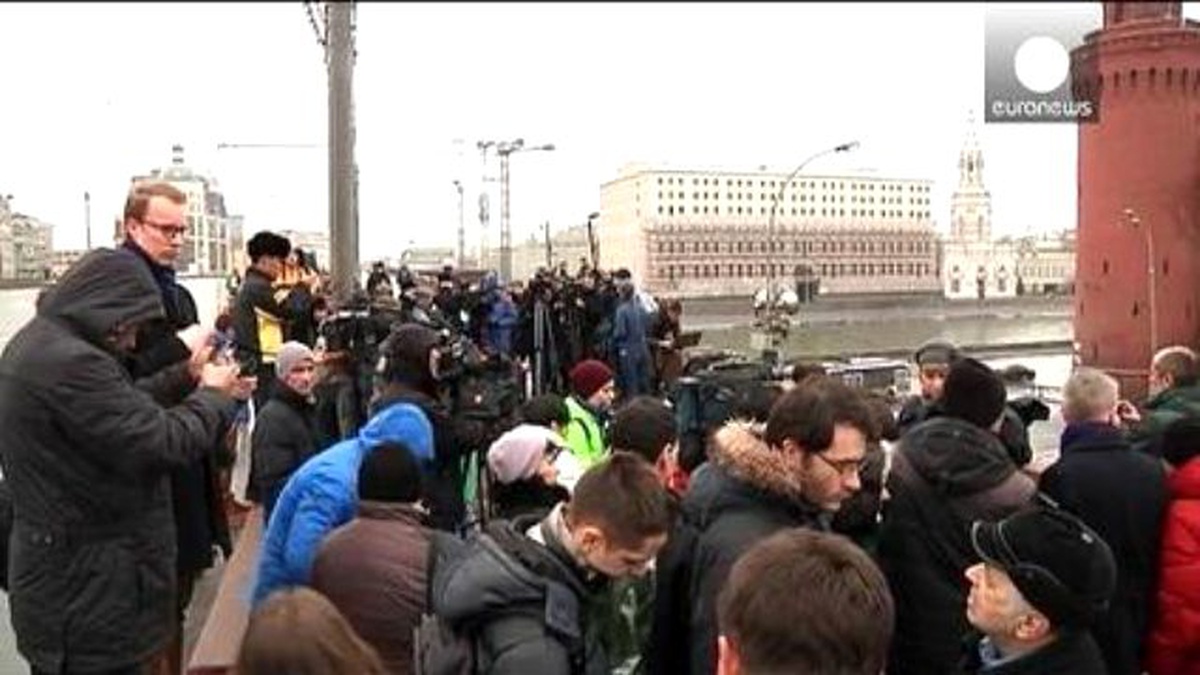 Ruslar Nemtzov\'un Vurulduğu Yere Akın Etti