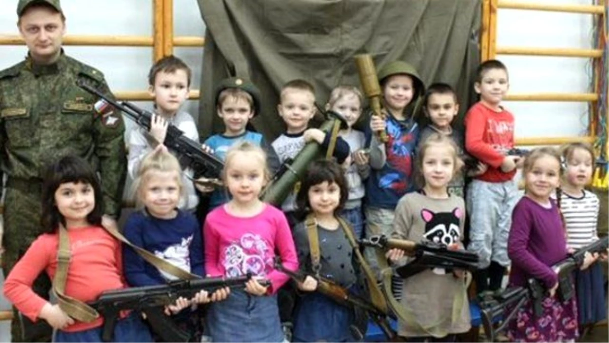 Rusya\'da Anaokulu Öğrencilerine Silah Eğitimi